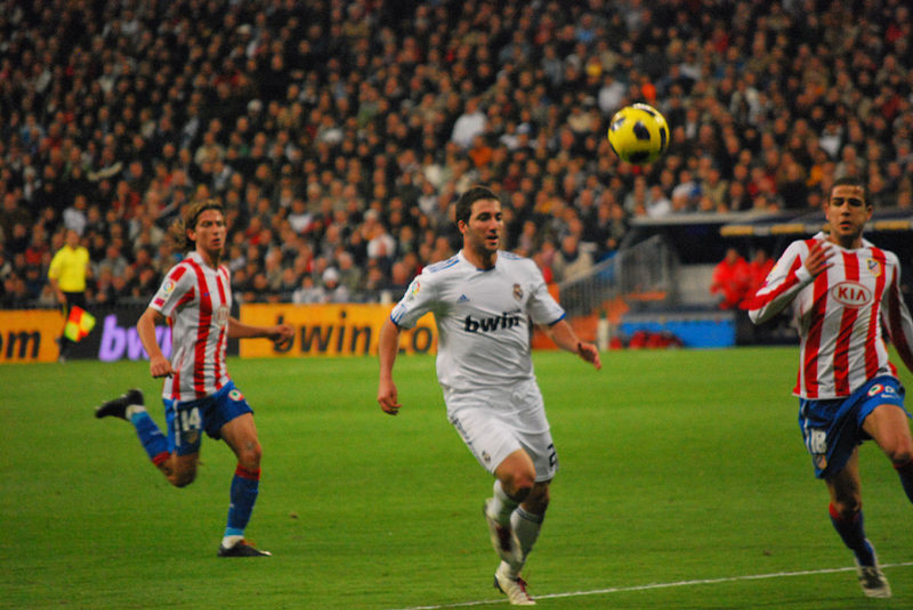 800px-PipitaReal_Madrid-_Atletico_Madrid.jpg