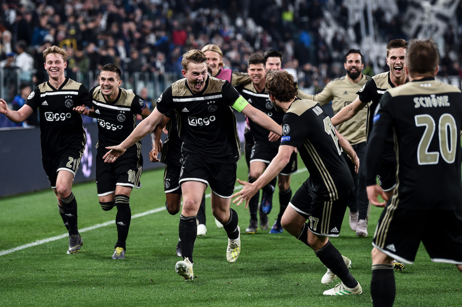 Ajax esultanza finale IMAGE.jpg