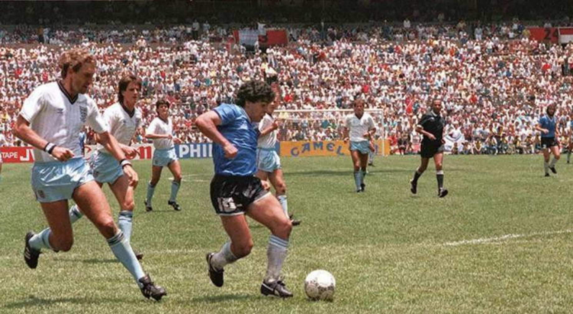 Maradona_gol_del_secolo gdm.jpg