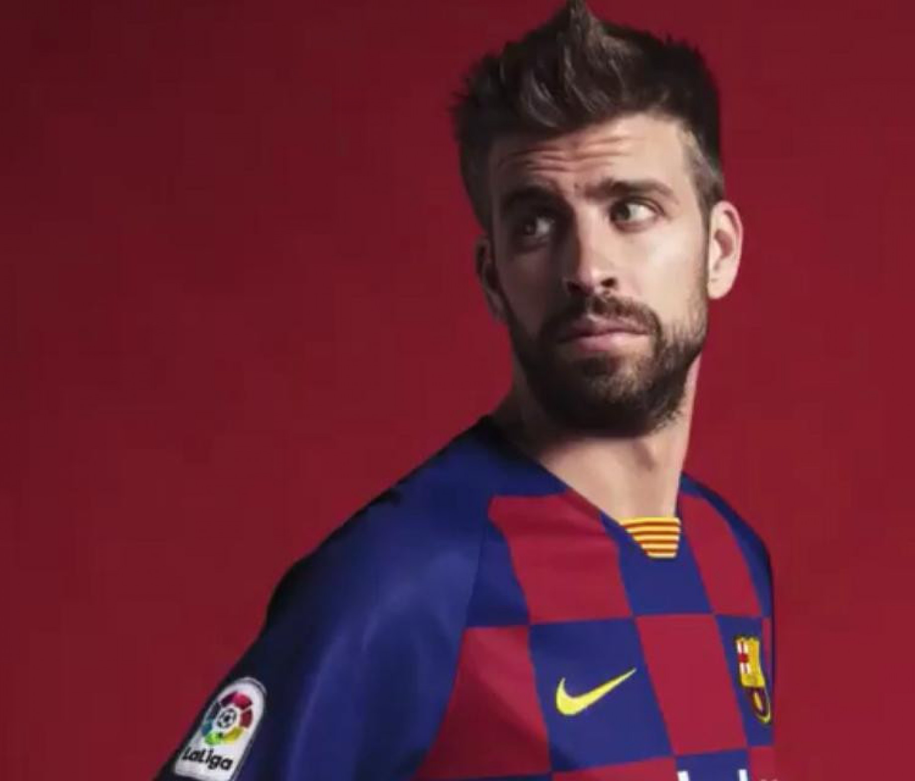 pique nuova maglia barcellona screen.jpg