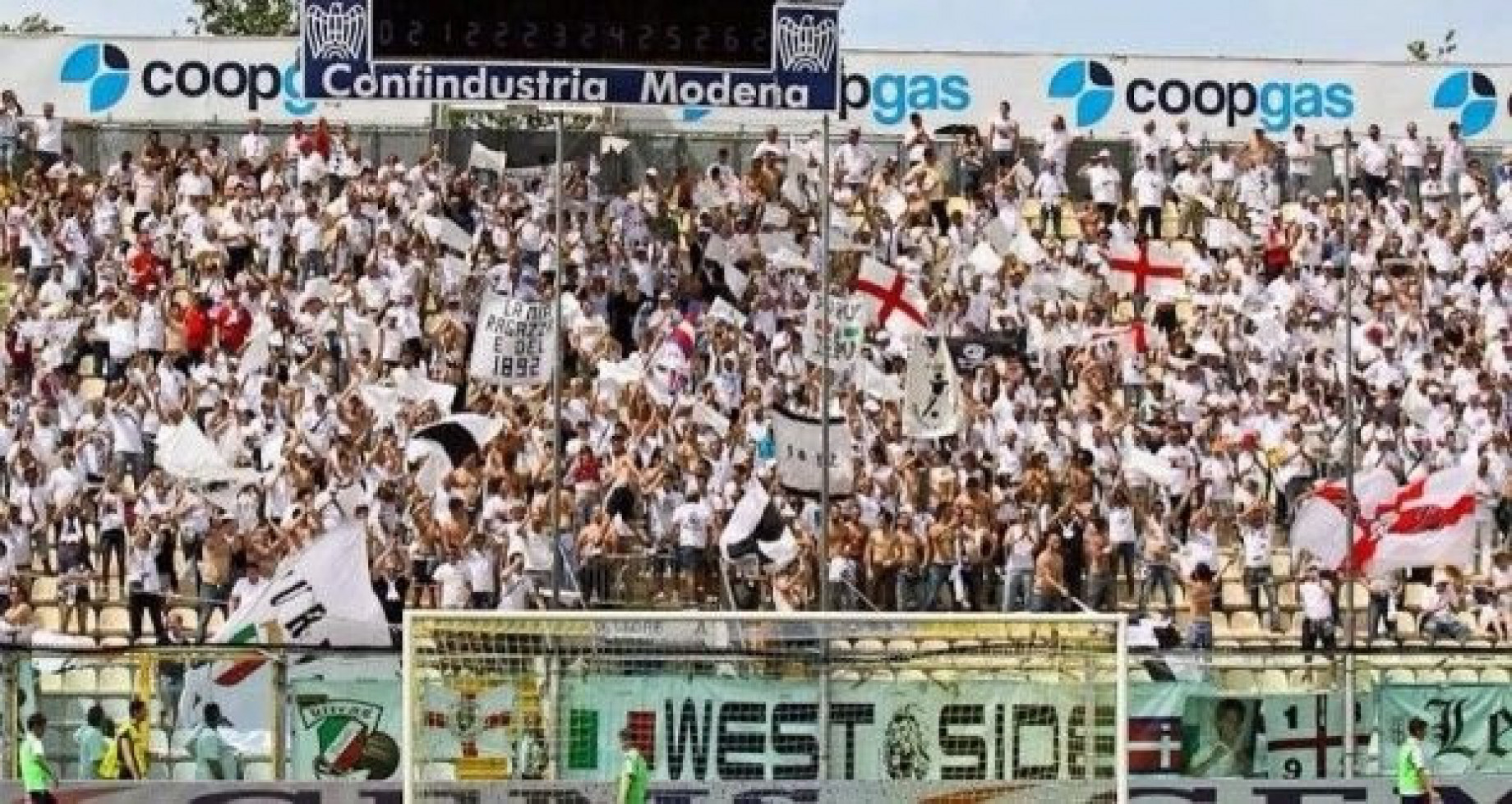 Pro Vercelli stadio tifosi.jpg