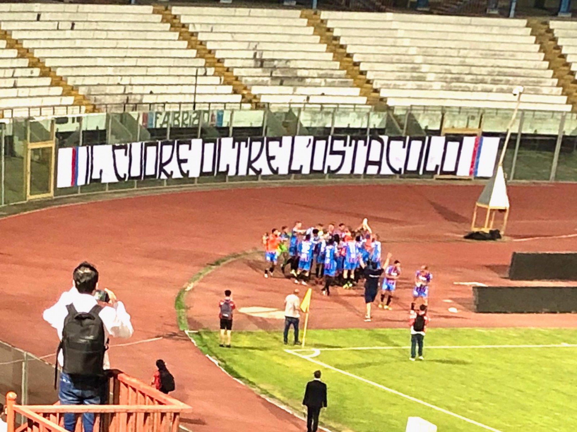 catania striscione stadio vuoto